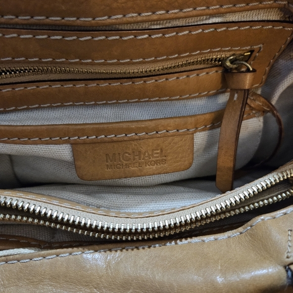 Michael Kors Tan/Cognac Brown Leather Astor Studded Shoulder Bag - Picture 16 of 16